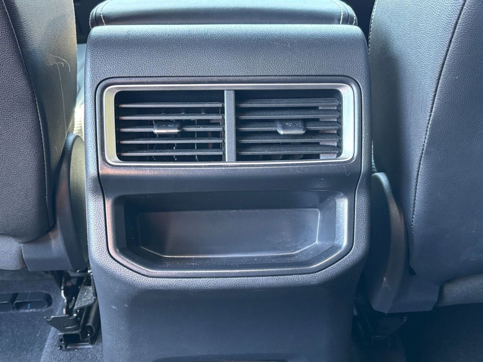 Used 2025 Volkswagen Atlas Cross Sport SE image 24