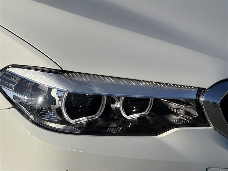 Used 2018 BMW 530i RWD image 12
