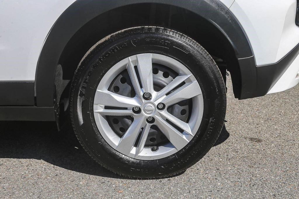 Certified 2025 Nissan Kicks Play S image 10