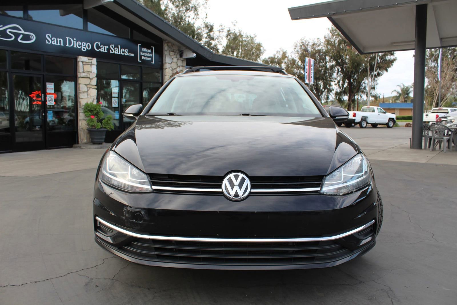 Used 2019 Volkswagen Golf S image 8
