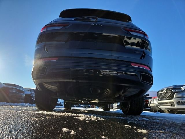 Used 2024 Jeep Grand Cherokee L Summit w/ High Altitude Package image 17