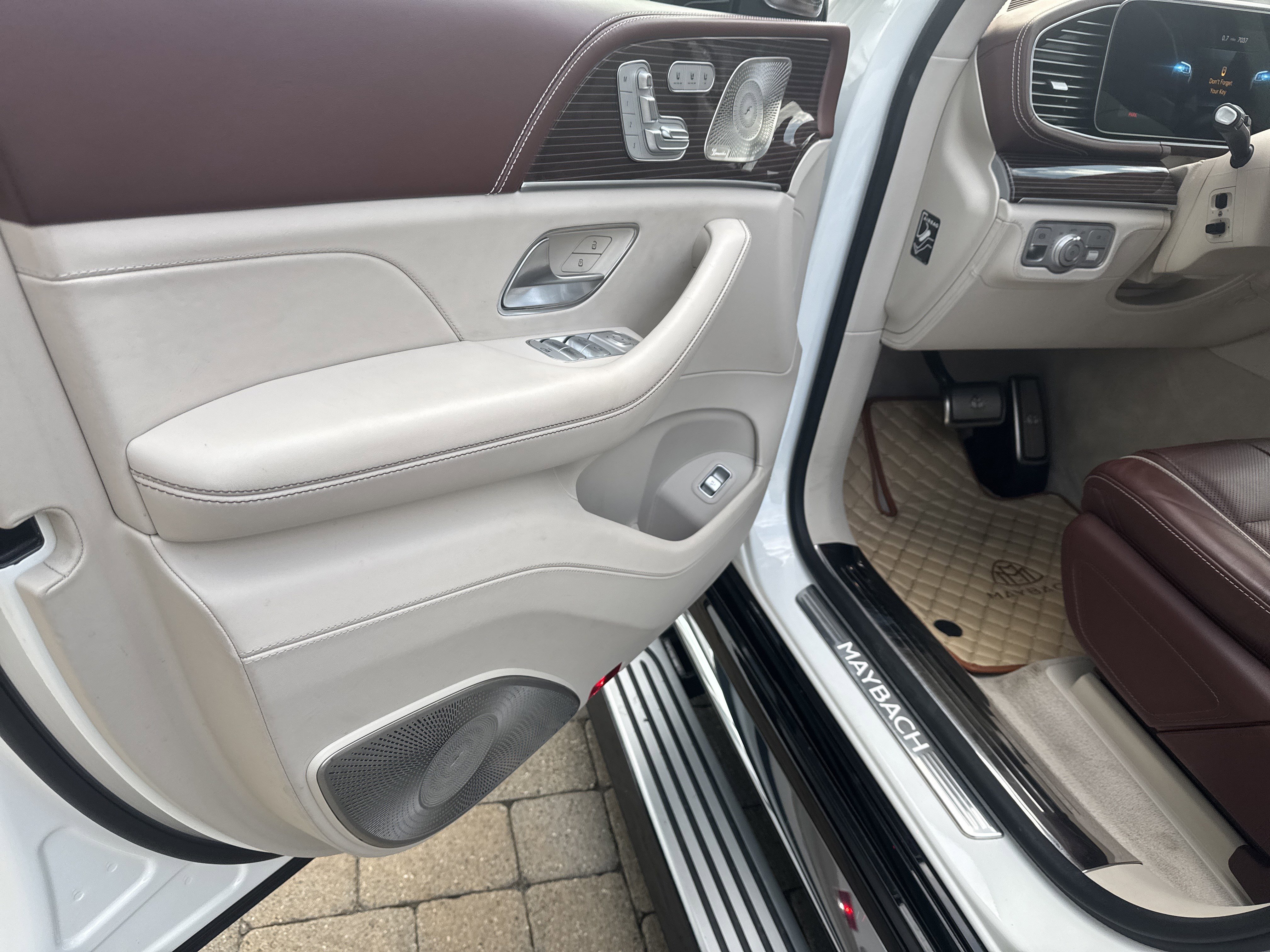 Used 2023 Mercedes-Benz Maybach GLS 600 4MATIC image 13