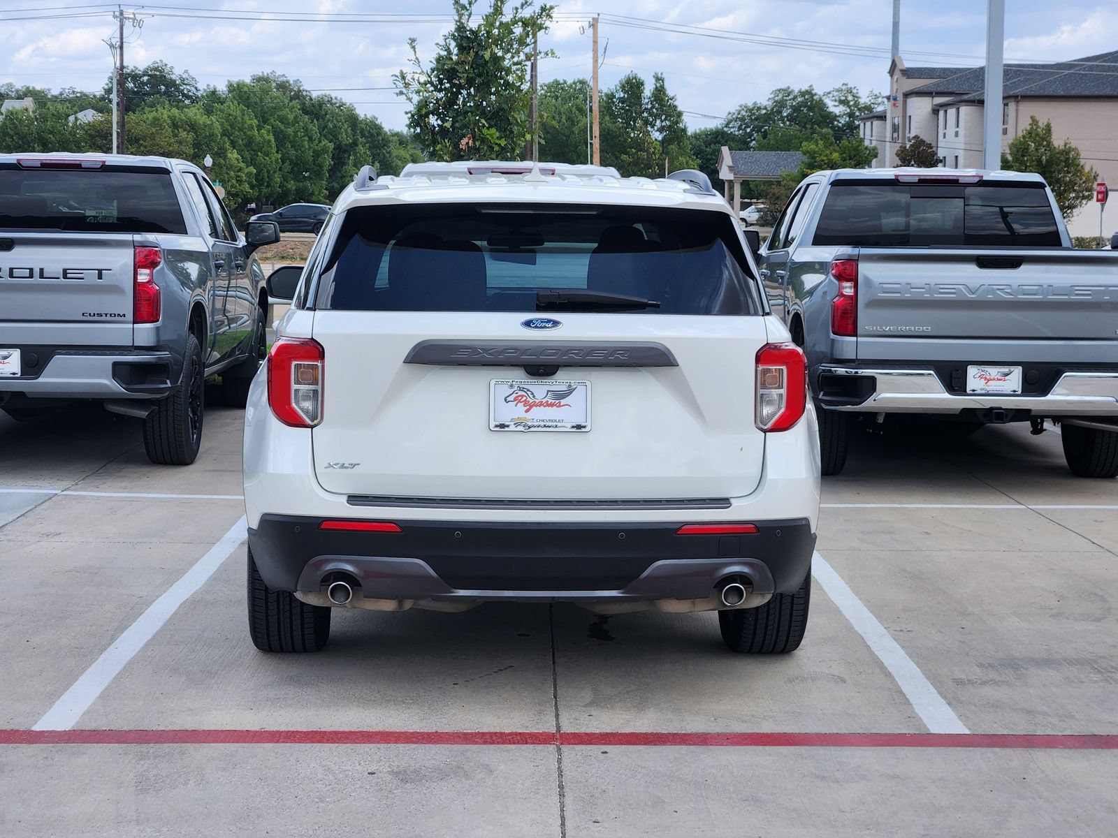 Used 2021 Ford Explorer XLT w/ Equipment Group 202A RWD image 8