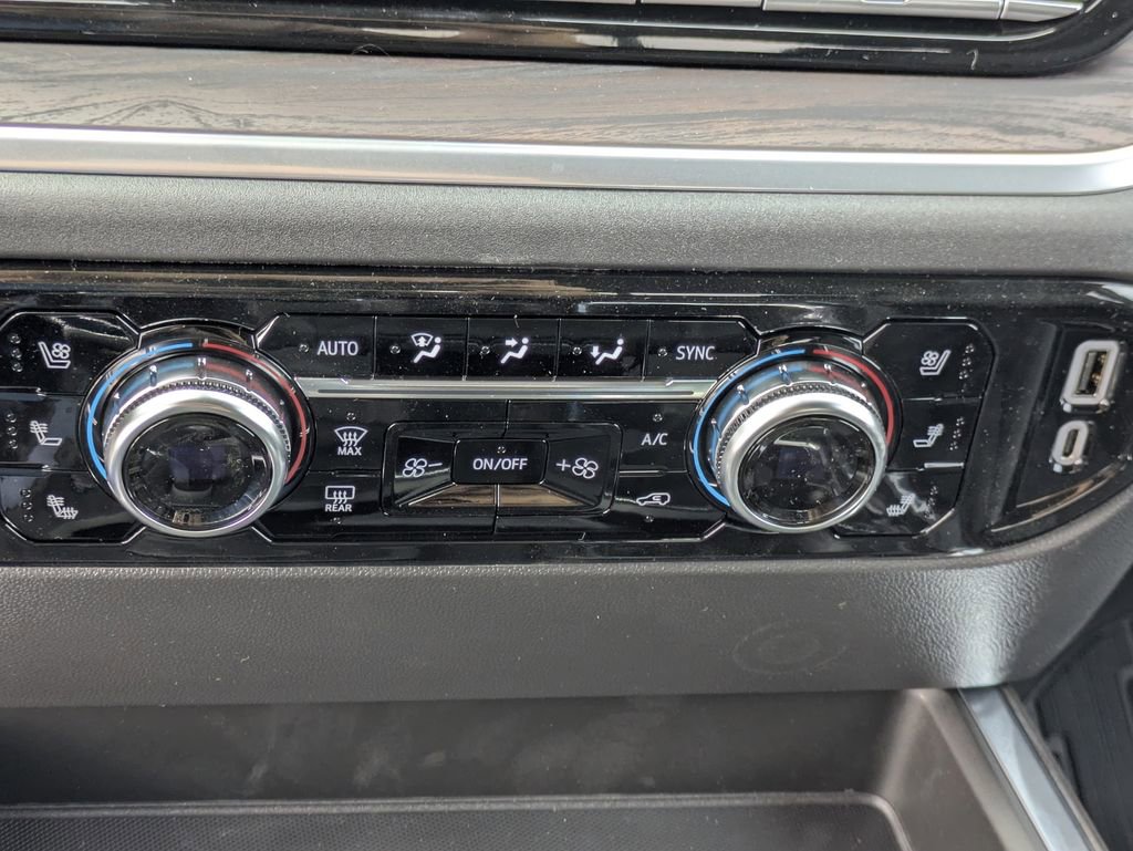 New 2026 GMC Sierra 1500 SLT image 15