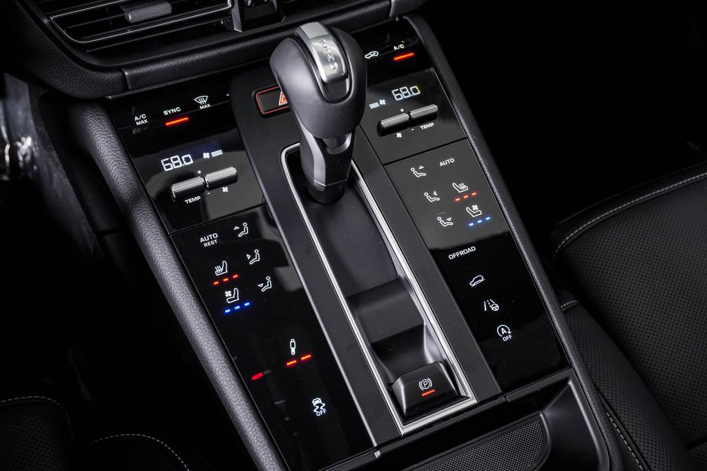 New 2026 Porsche Macan Turbo image 24