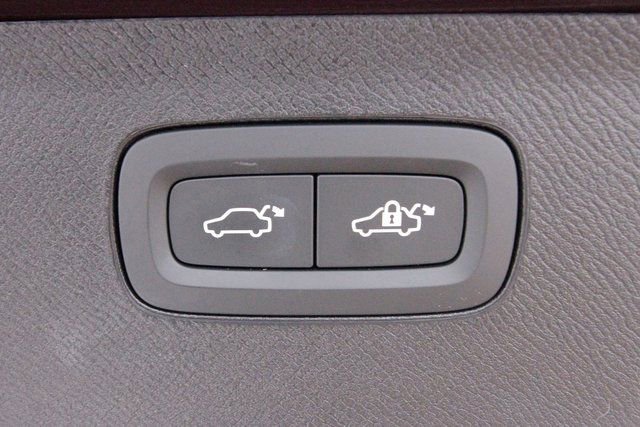 Used 2025 Volvo XC90 B6 Ultra w/ Protection Package image 36