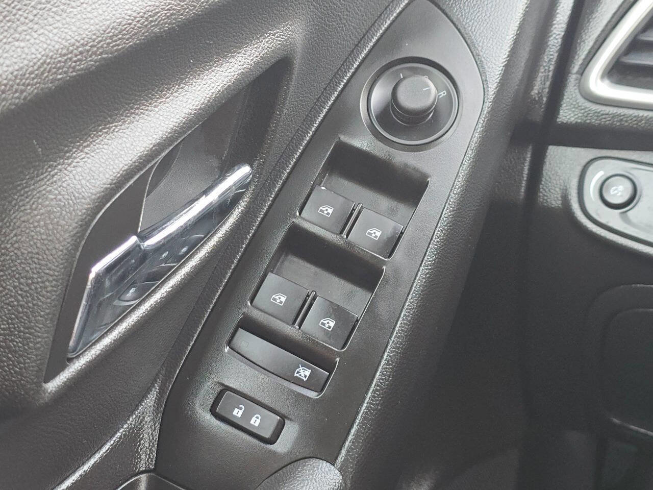 Used 2018 Chevrolet Trax LT w/ LT Convenience Package image 26