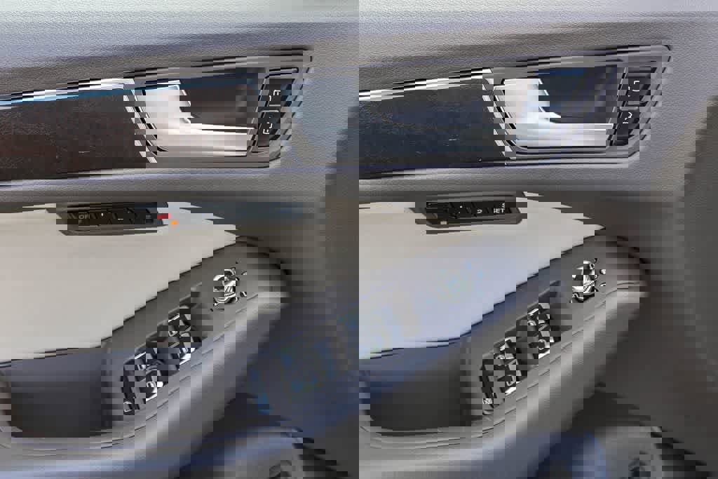 Used 2017 Audi Q5 2.0T Premium Plus w/ Technology Package image 18