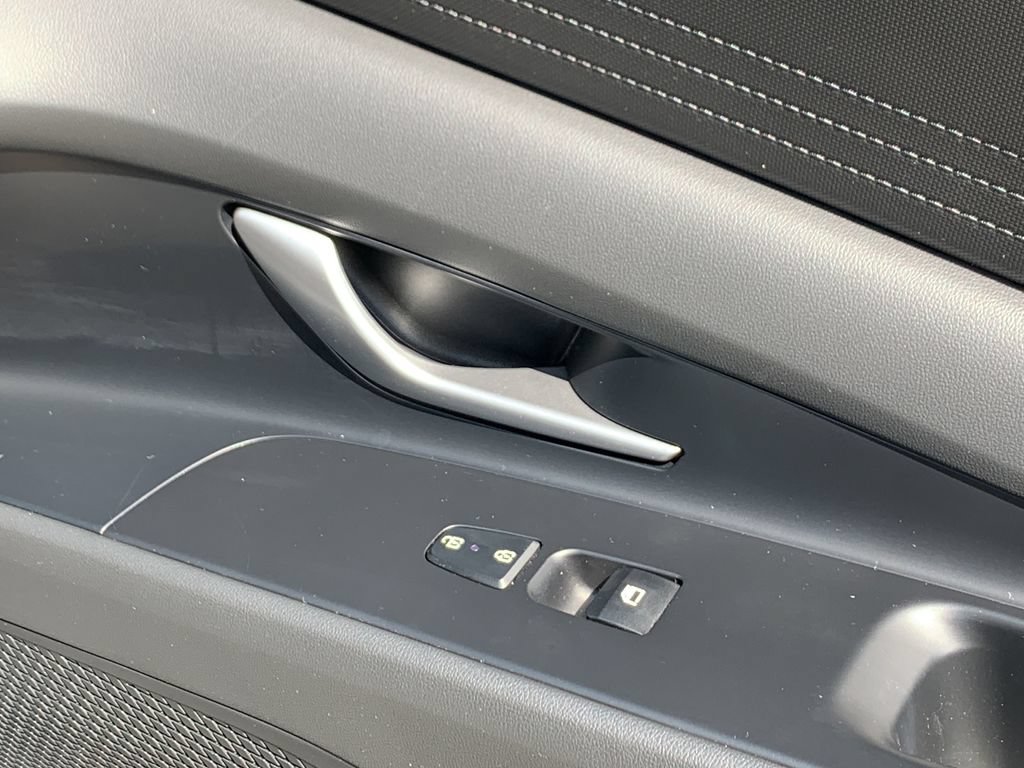 Certified 2026 Hyundai Elantra SE FWD image 34