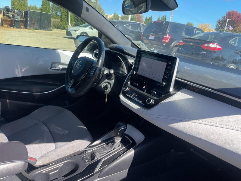 Used 2021 Toyota Corolla SE FWD image 2