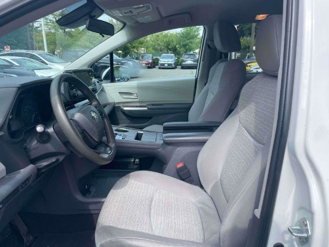 Used 2022 Toyota Sienna LE FWD image 18