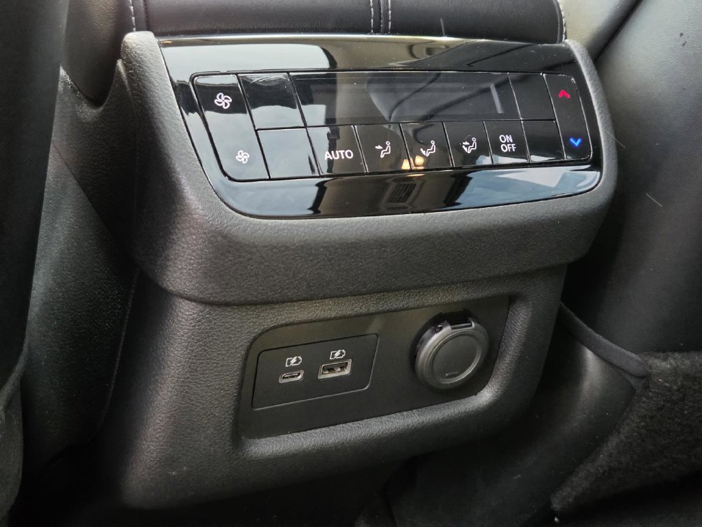 Used 2023 INFINITI QX60 Luxe w/ Vision Package FWD image 17