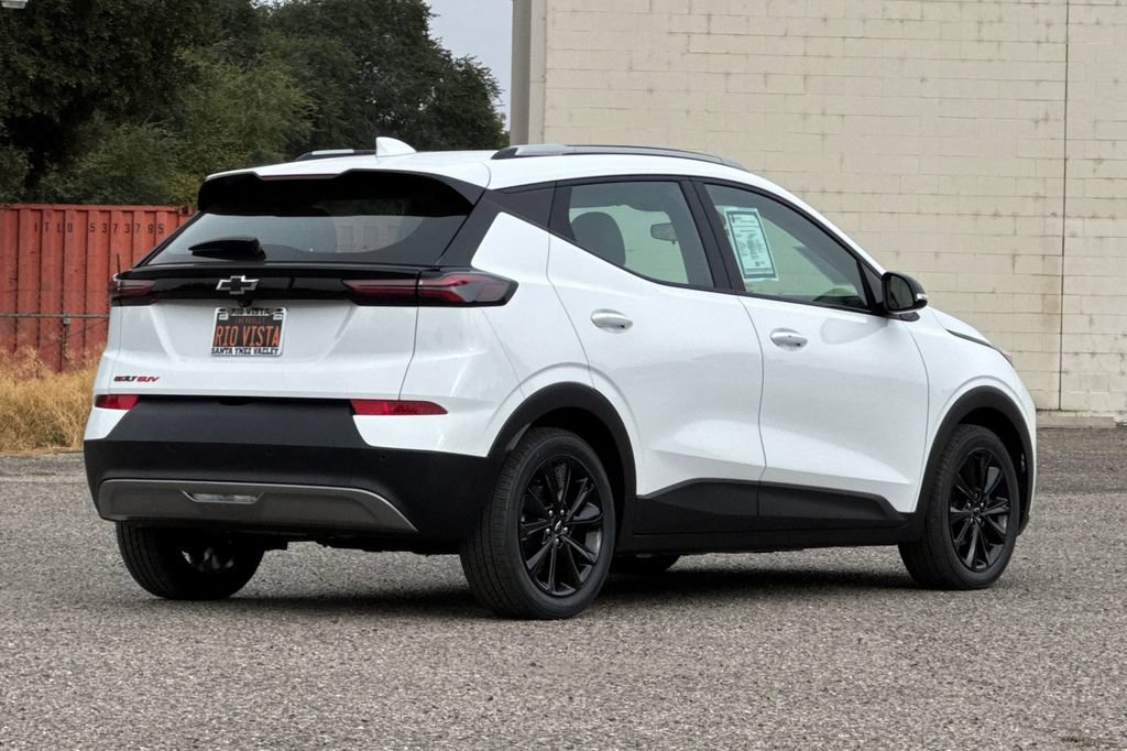 Used 2023 Chevrolet Bolt EUV LT w/ Redline Edition FWD image 4