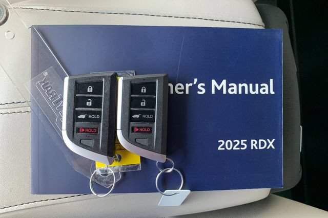 Used 2025 Acura RDX SH-AWD image 10