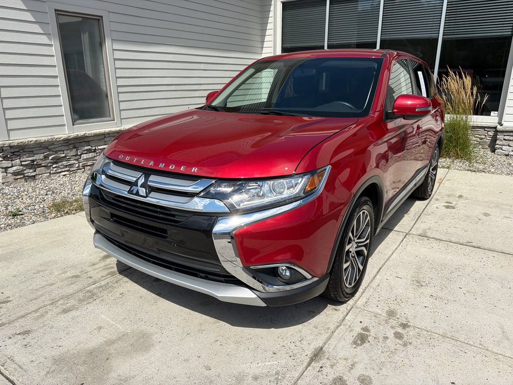 Used 2018 Mitsubishi Outlander SE AWD/4WD image 2