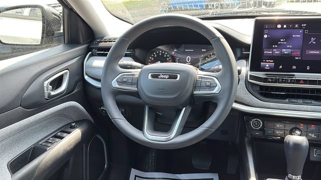 Used 2022 Jeep Compass Latitude AWD/4WD image 22