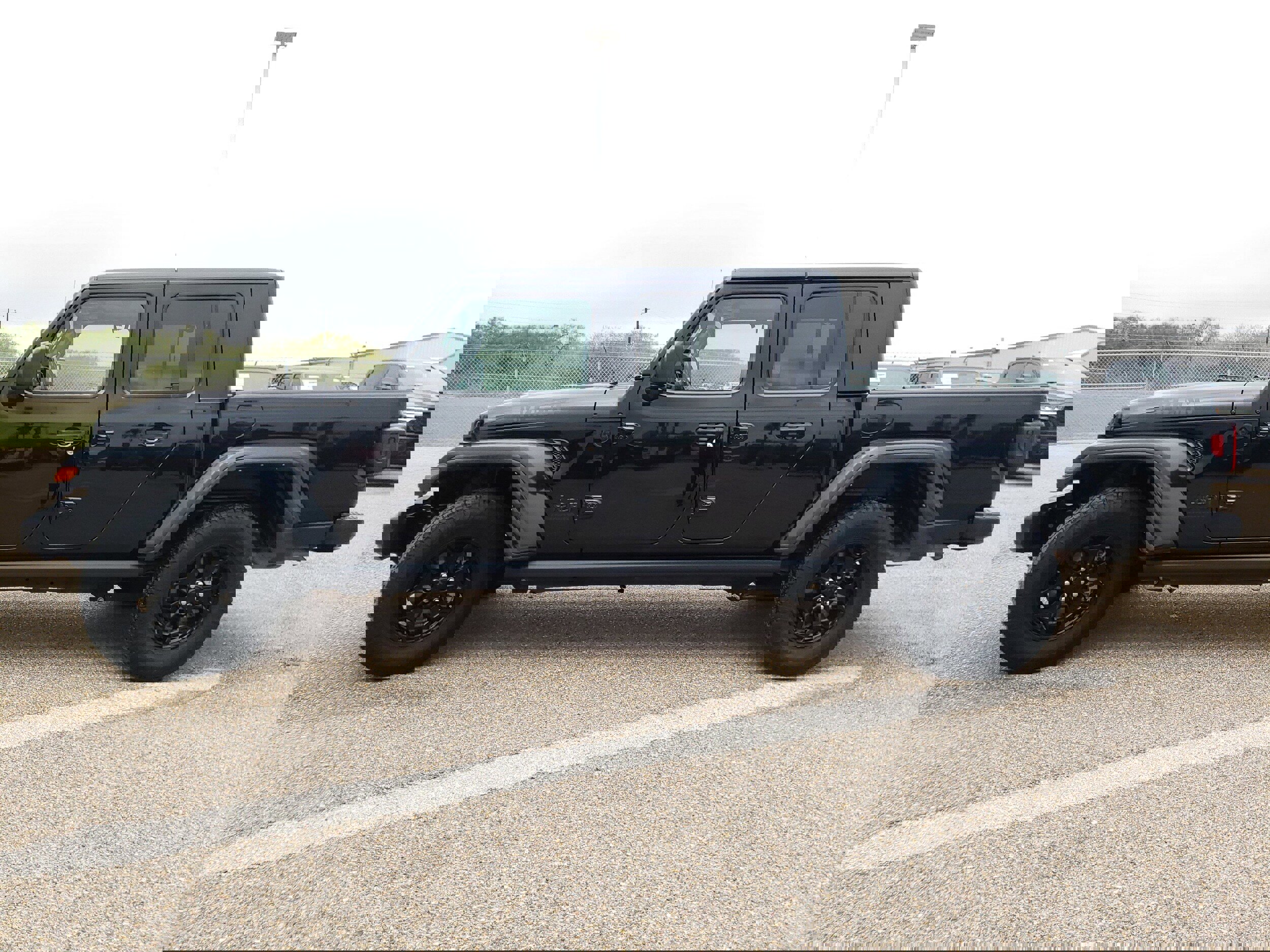 Used 2021 Jeep Gladiator Sport image 5