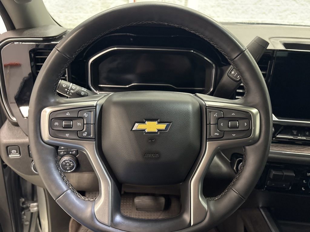 Used 2024 Chevrolet Silverado 2500 LTZ w/ LTZ Convenience Package image 26