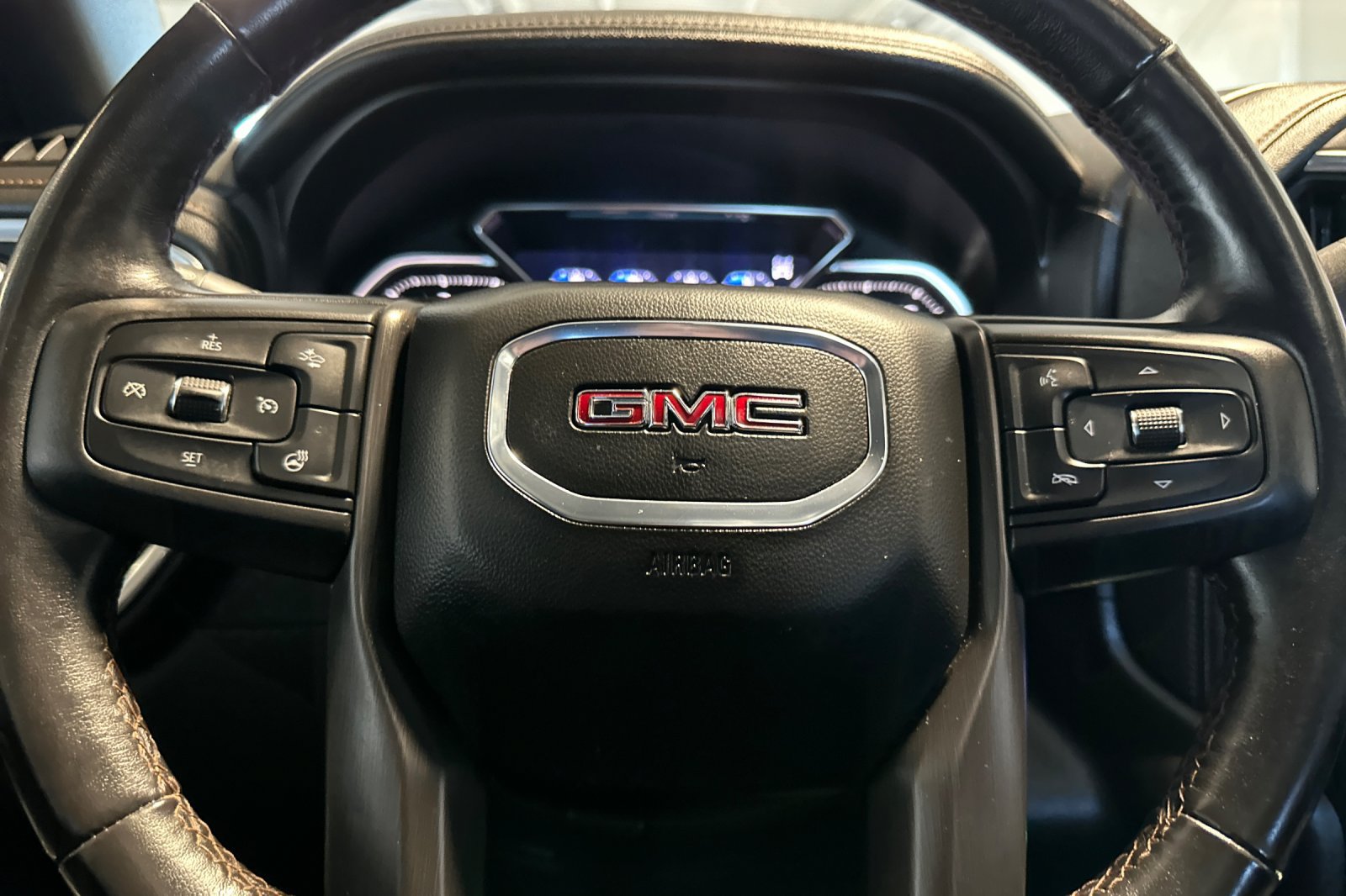Used 2022 GMC Sierra 1500 AT4 w/ AT4 Premium Package AWD/4WD image 23