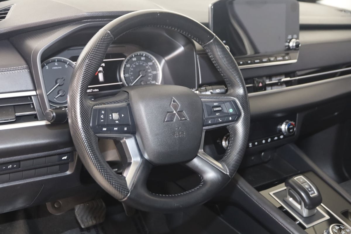 Used 2024 Mitsubishi Outlander SE AWD/4WD image 6