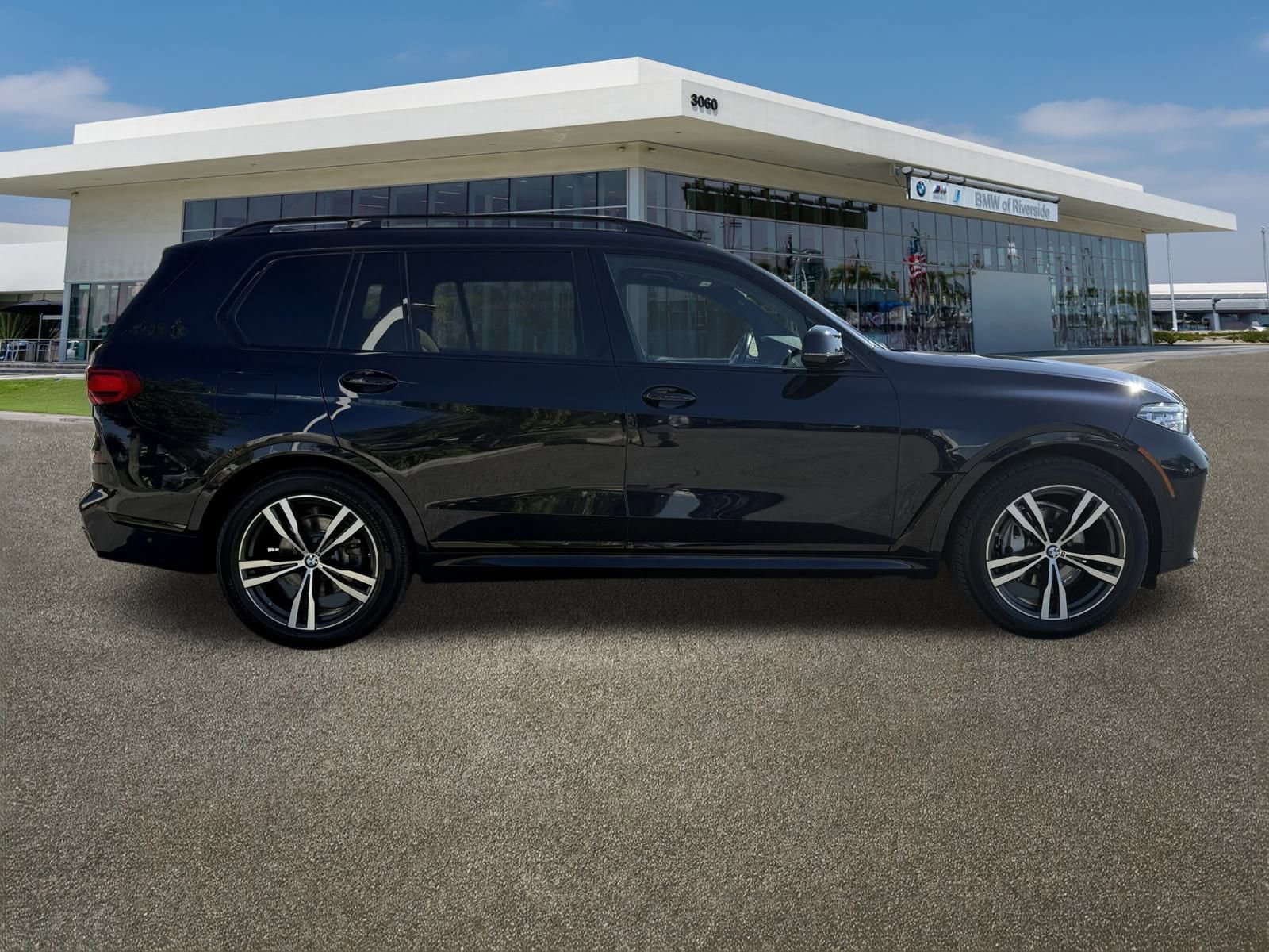 Used 2022 BMW X7 xDrive40i w/ M Sport Package image 12