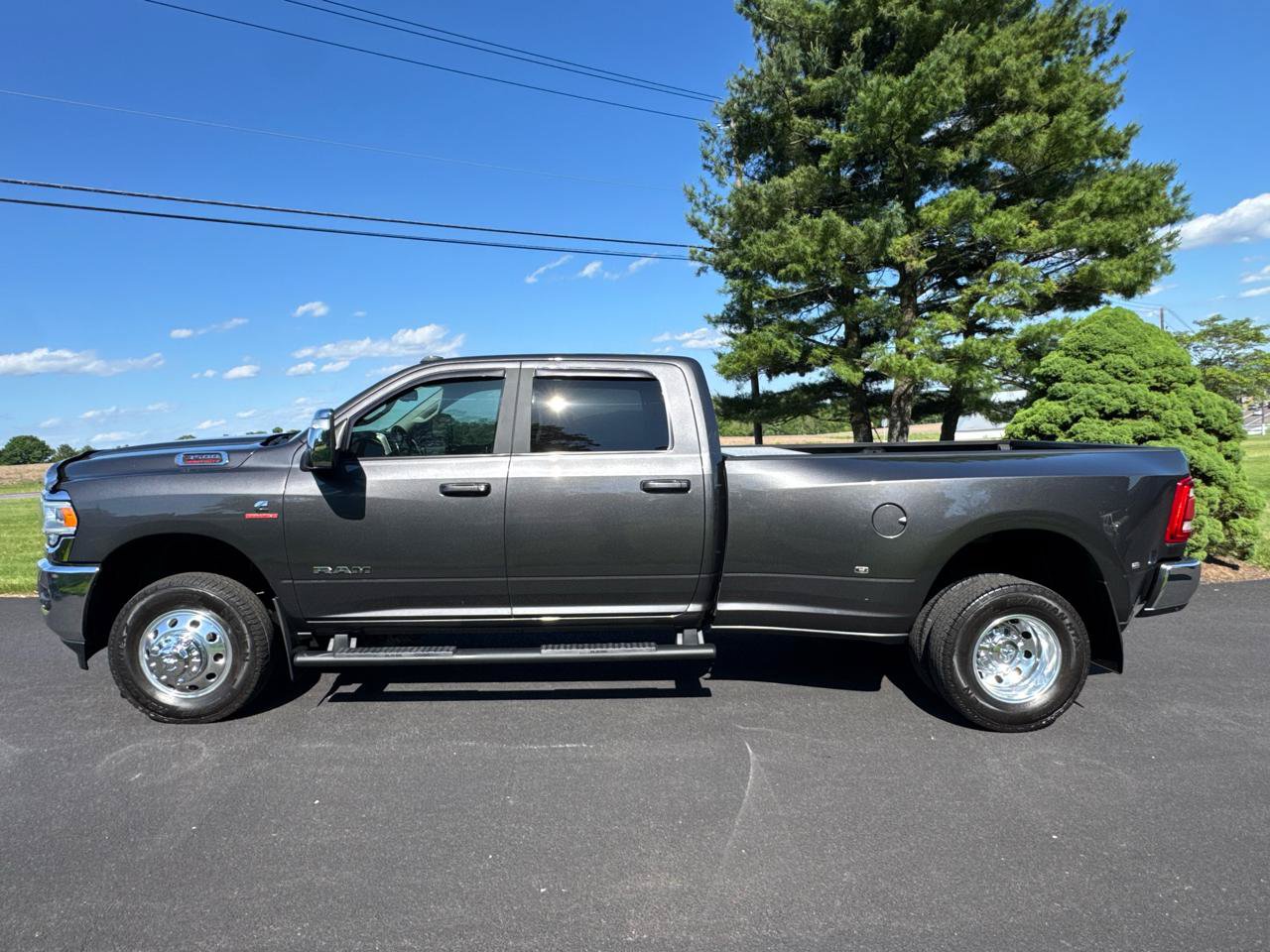 Used 2023 RAM 3500 Laramie AWD/4WD image 3