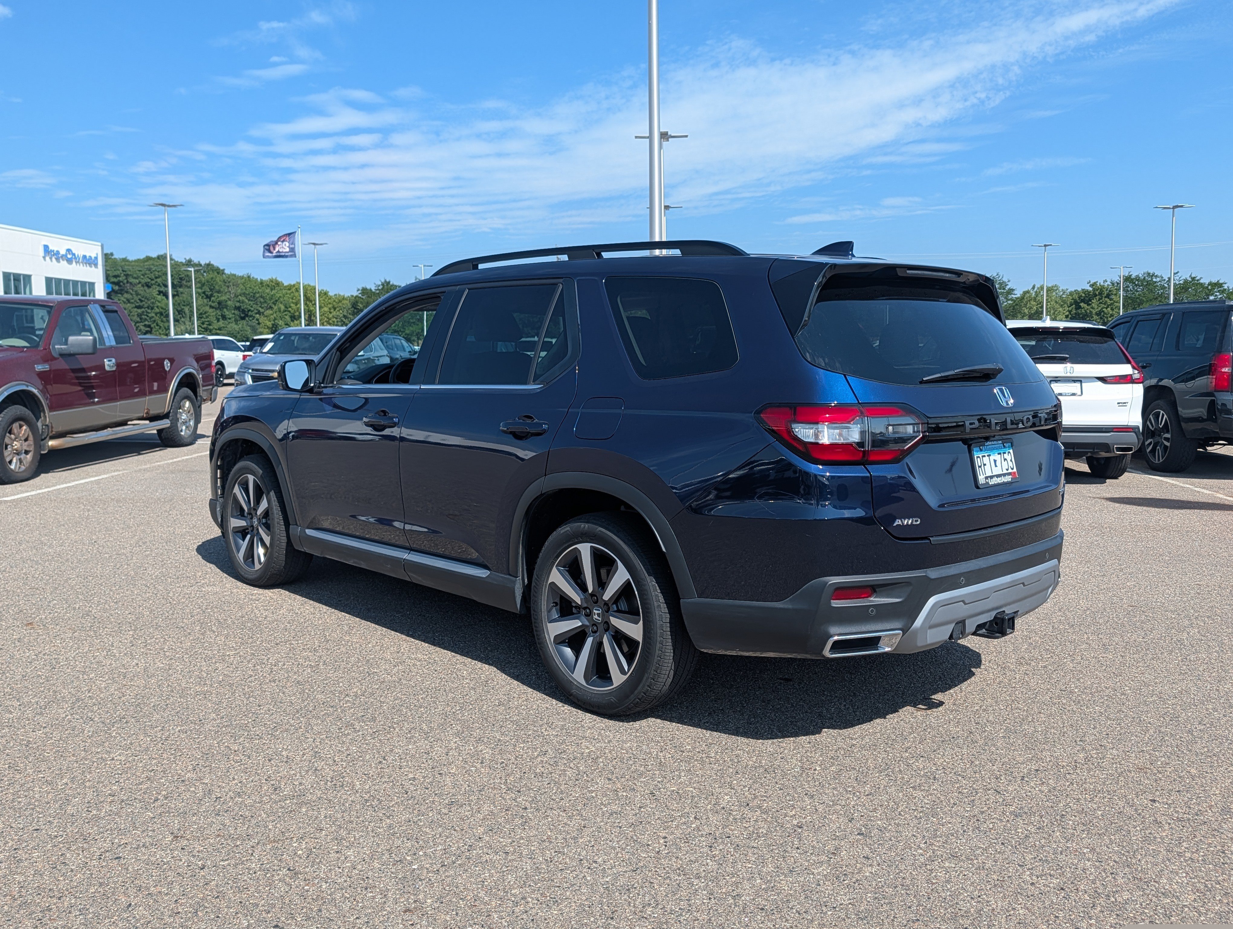 Used 2025 Honda Pilot Touring image 3