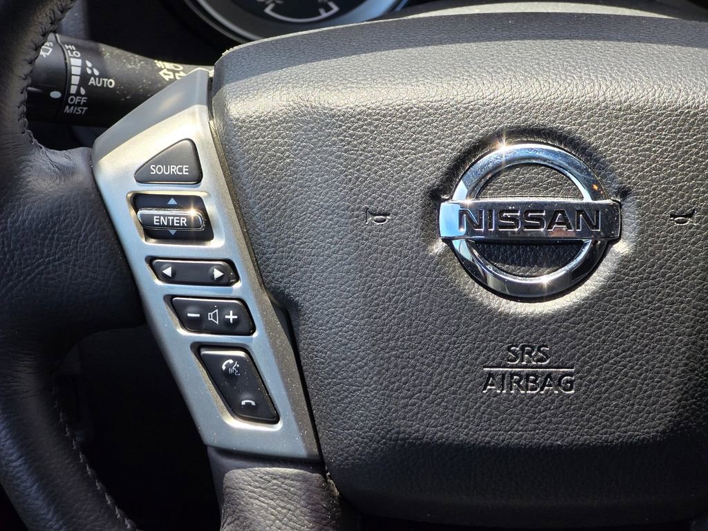 Used 2018 Nissan Titan SV w/ SV Convenience Package AWD/4WD image 14