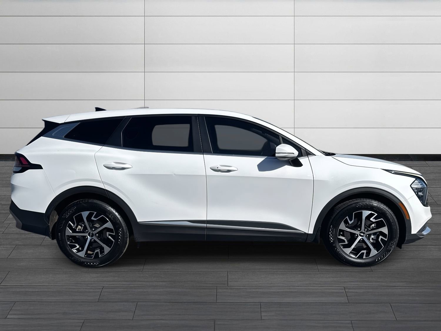 Used 2023 Kia Sportage EX image 3