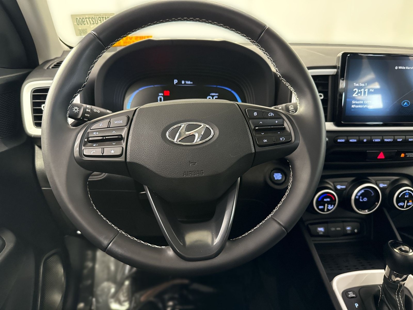 Used 2023 Hyundai Venue Limited FWD image 17