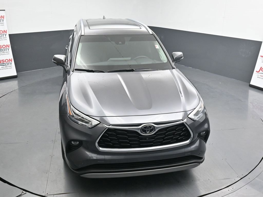 Used 2025 Toyota Highlander Platinum image 11