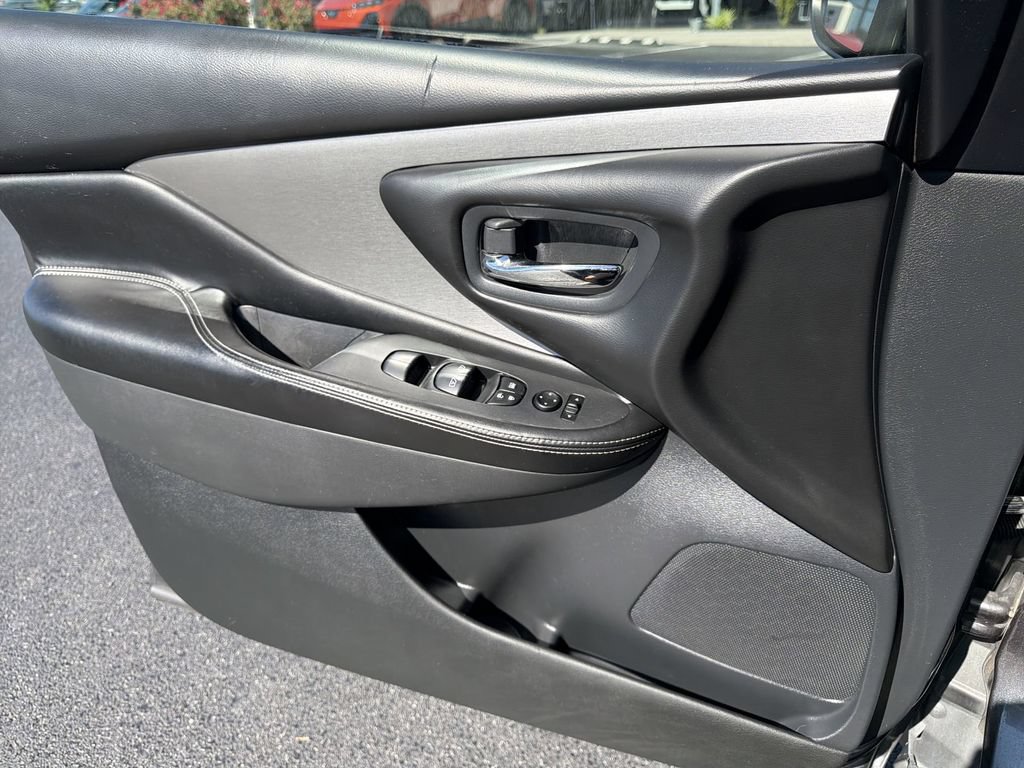 Used 2019 Nissan Murano S FWD image 18