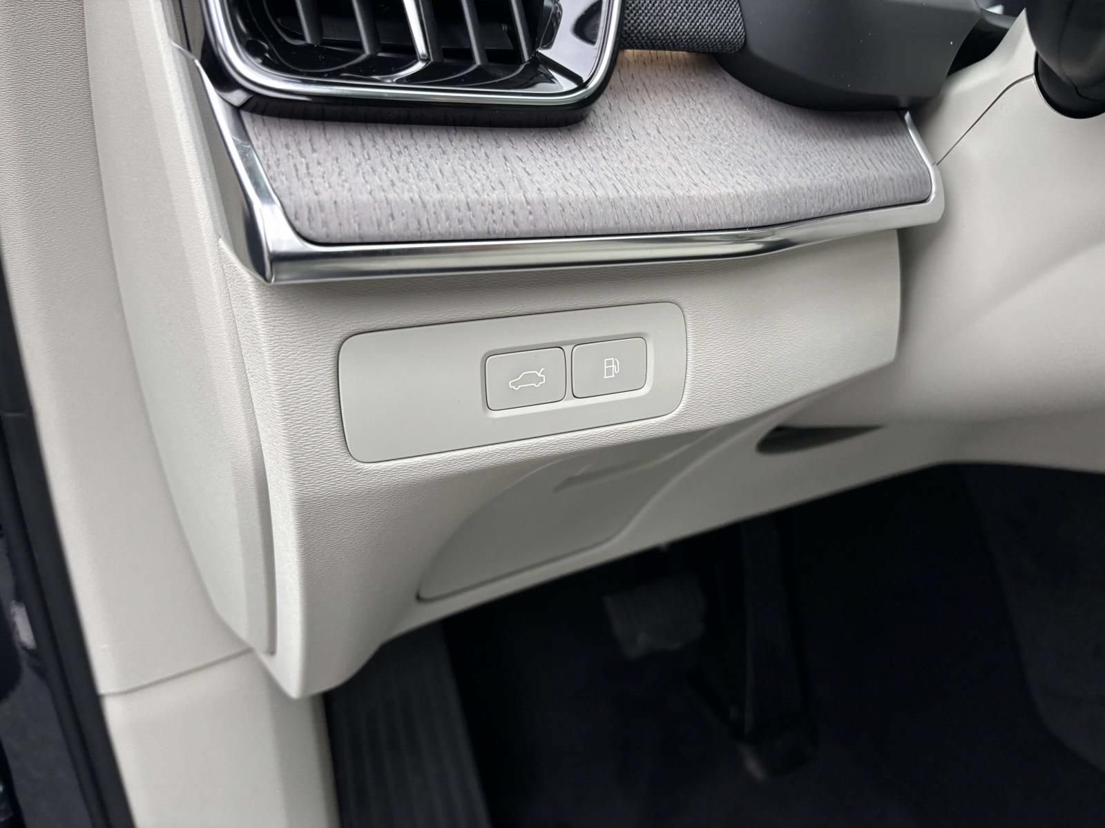 New 2026 Volvo XC90 T8 Ultra w/ Protection Package Premier AWD/4WD image 15
