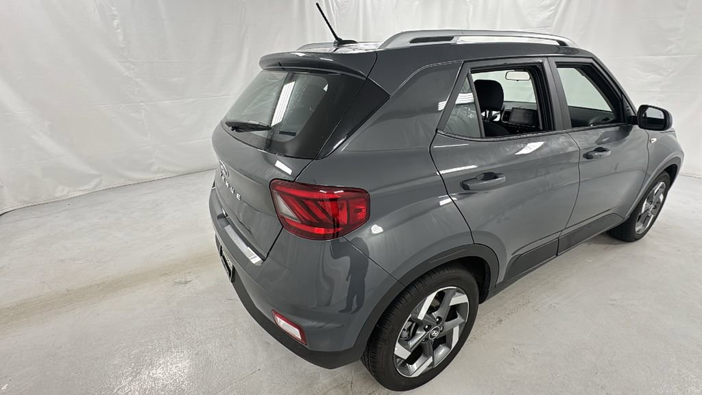 Used 2025 Hyundai Venue SEL image 3