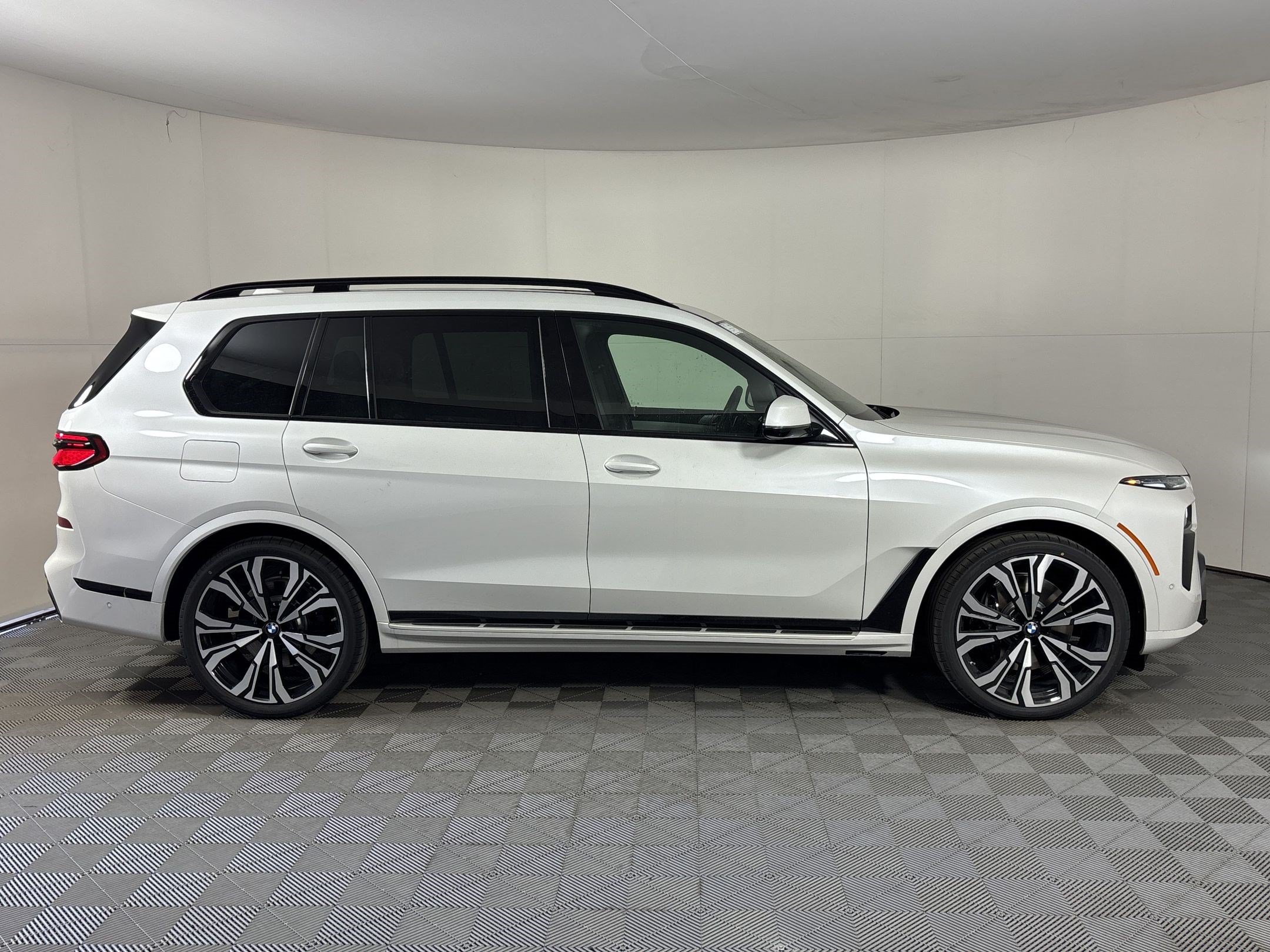New 2027 BMW X7 xDrive40i w/ Executive Package AWD/4WD image 8