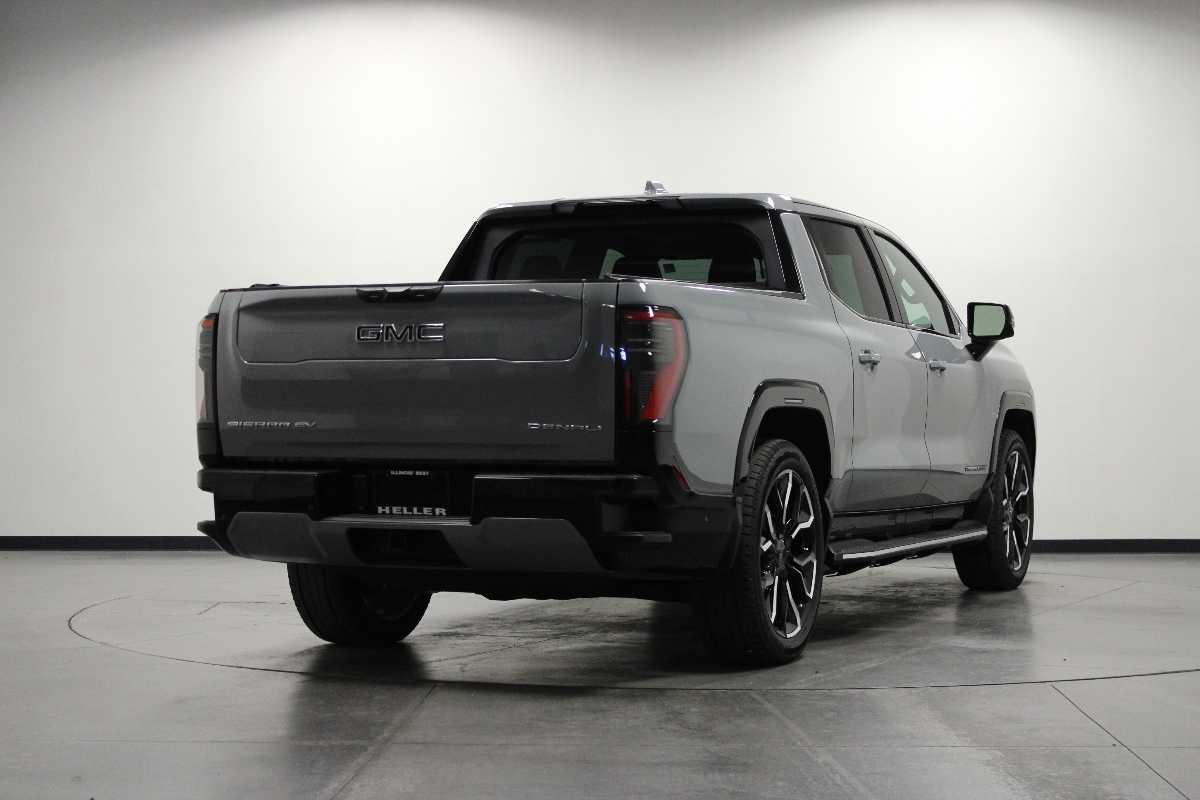 Used 2024 GMC Sierra EV Denali image 4