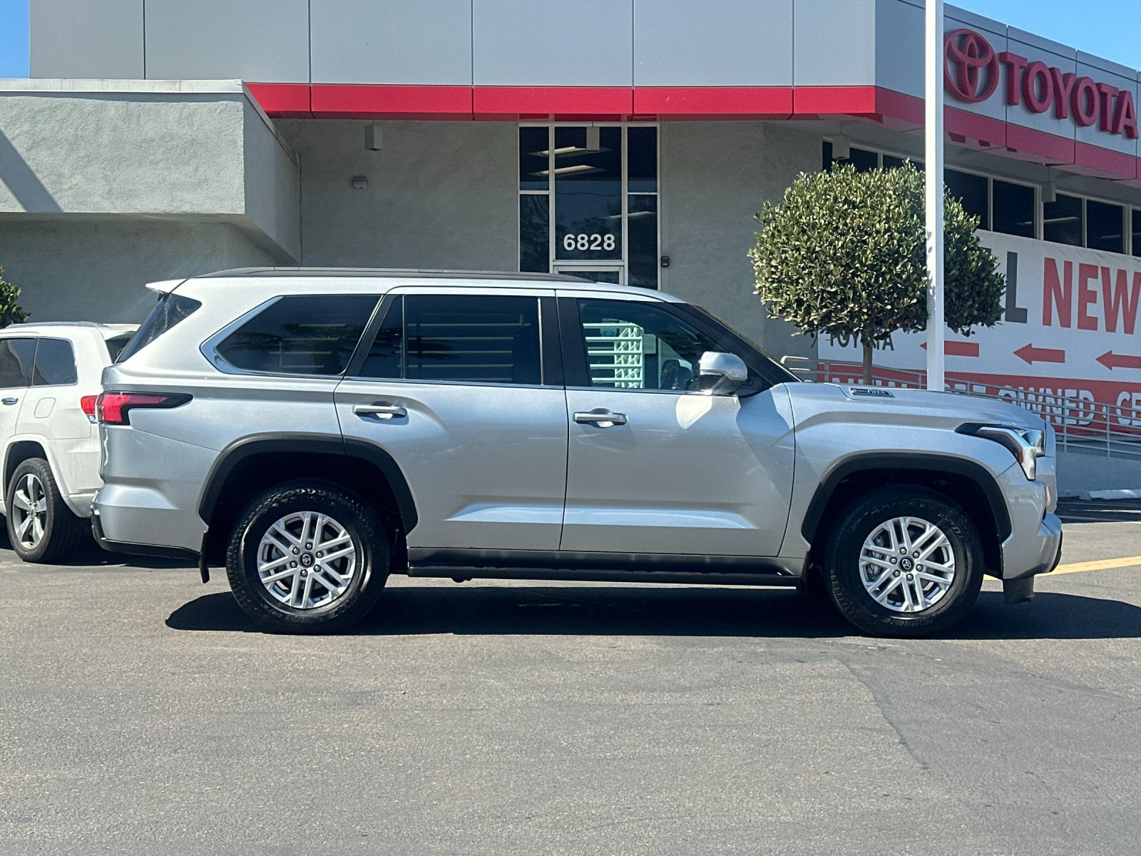 Used 2026 Toyota Sequoia SR5 AWD/4WD image 6