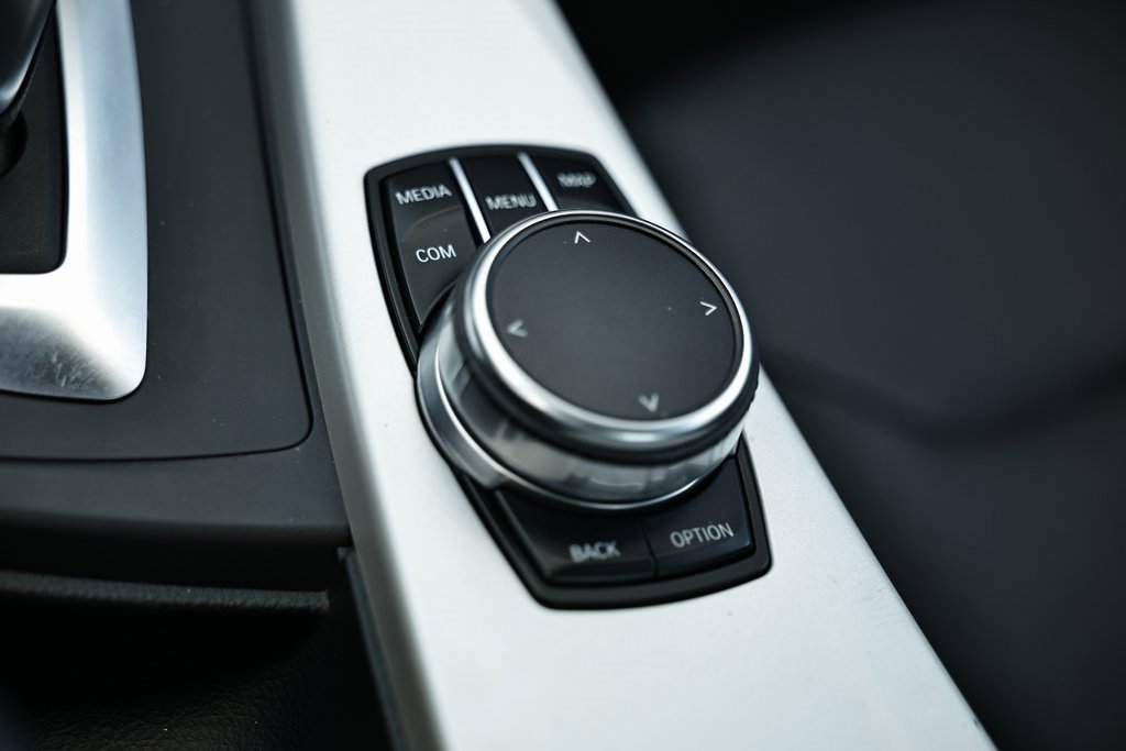 Used 2018 BMW 320i Sedan w/ Convenience Package image 43