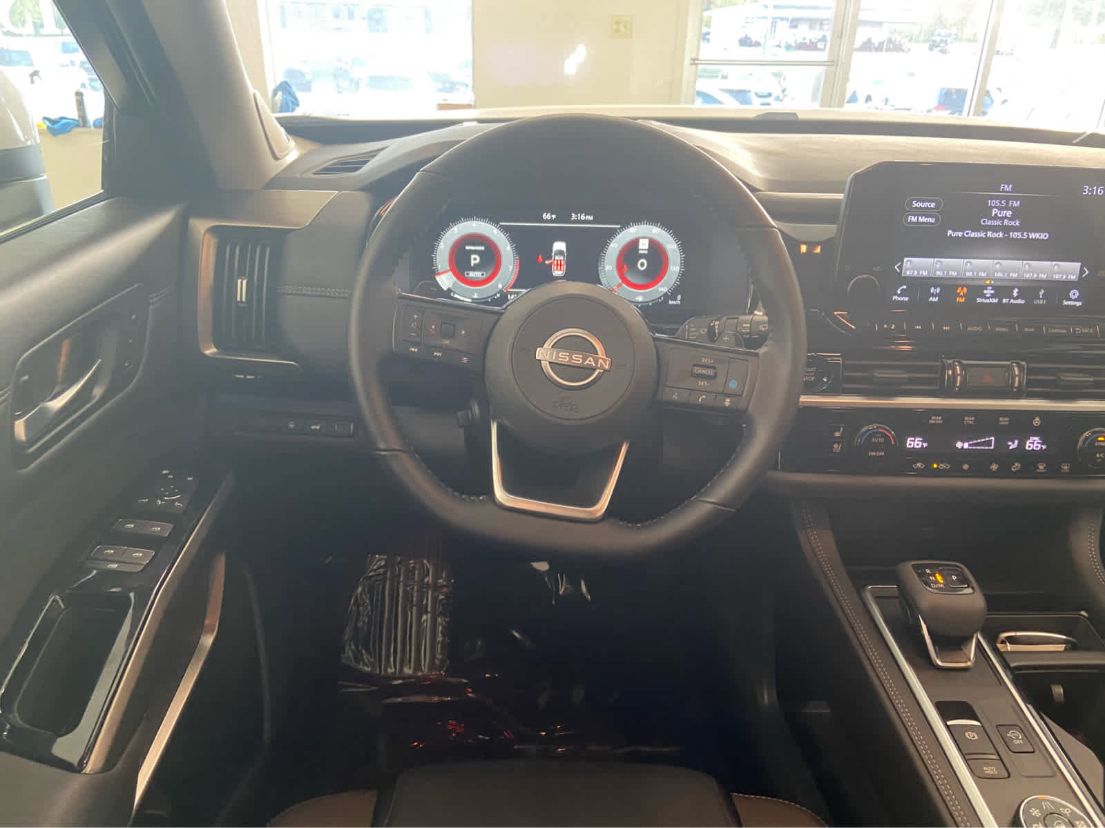 Used 2025 Nissan Pathfinder Platinum w/ Cargo Package image 21