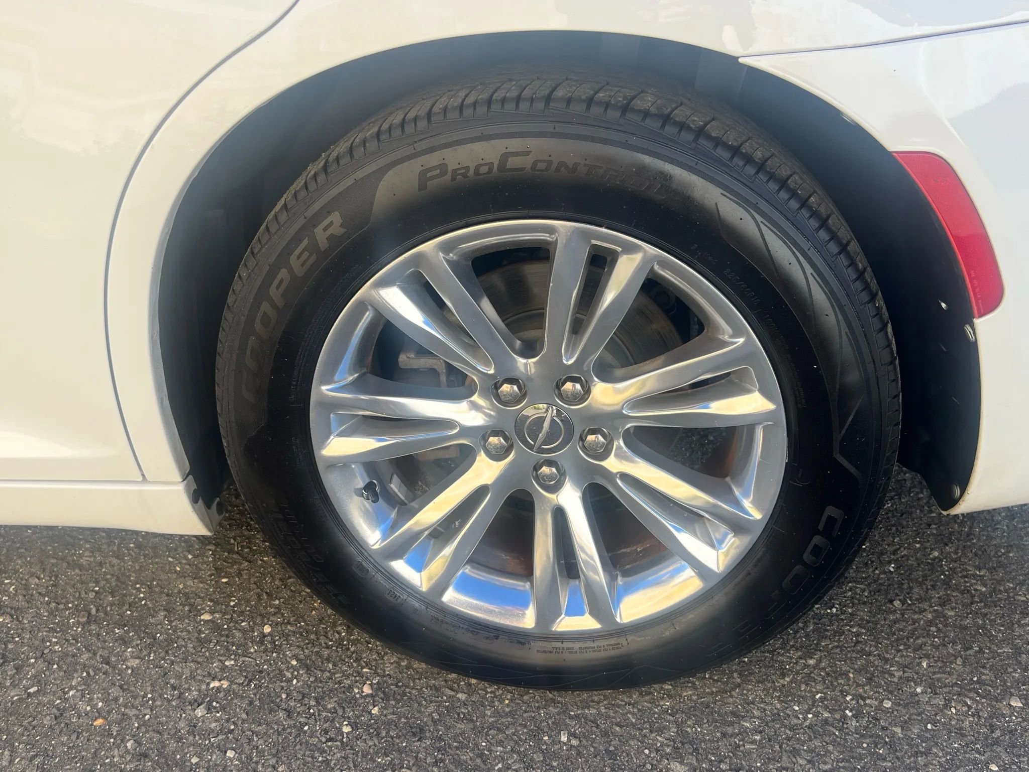 Used 2019 Chrysler 300 Touring L w/ Quick Order Package 22F image 10