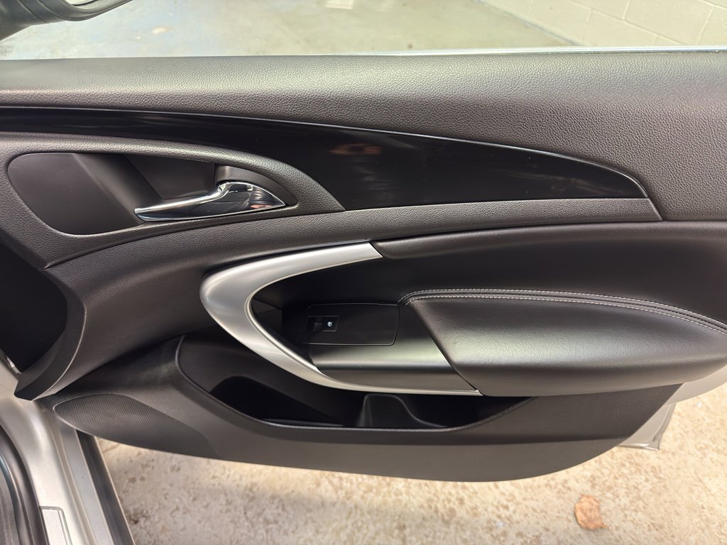 Used 2012 Buick Regal Premium image 21