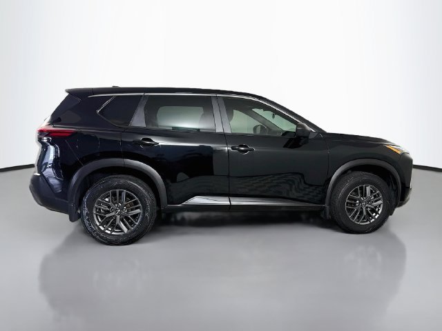 Used 2023 Nissan Rogue S FWD image 11
