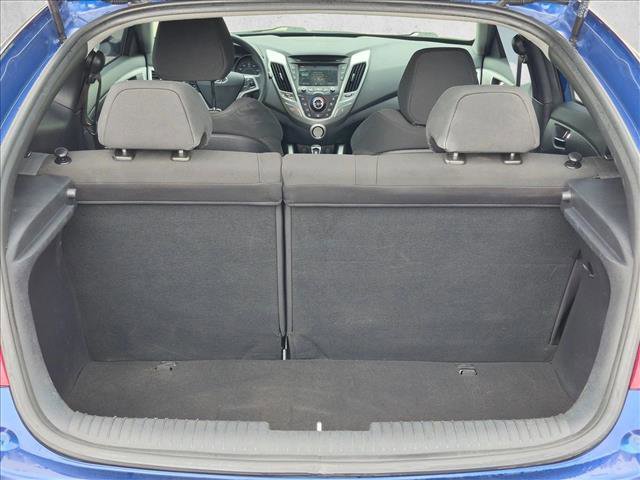 Used 2016 Hyundai Veloster FWD image 6