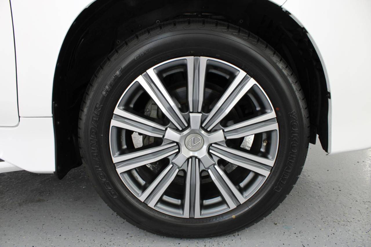 Used 2017 Lexus LX 570 4WD w/ Luxury Package image 90