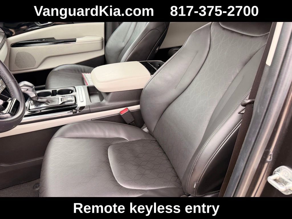 Used 2024 Kia Carnival EX image 13