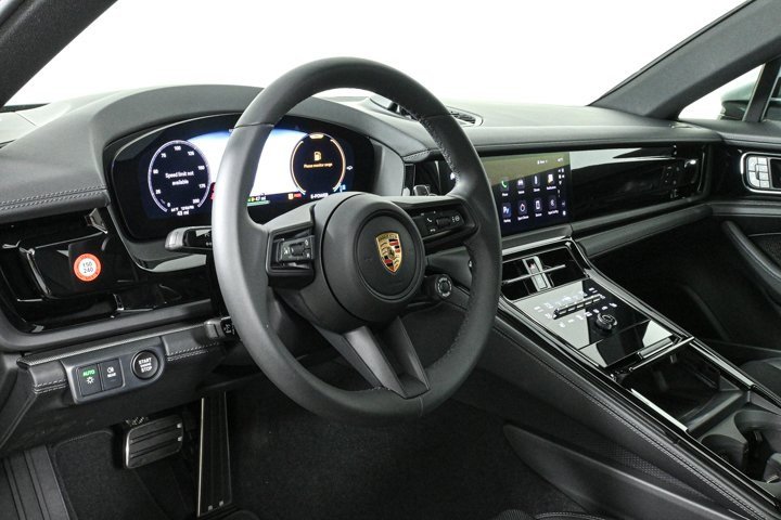 New 2025 Porsche Panamera 4 image 4