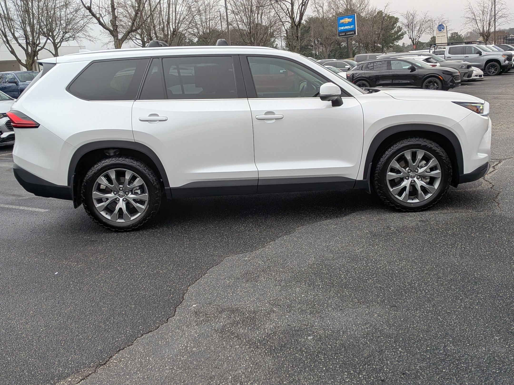 Used 2024 Toyota Grand Highlander Limited image 10