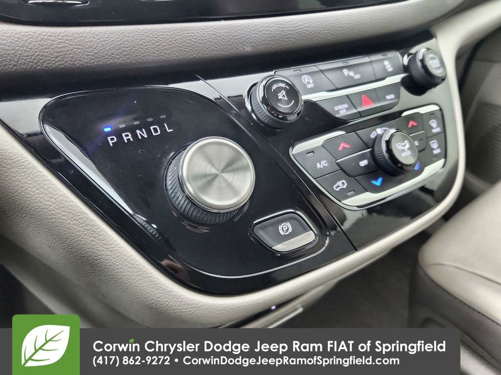 Used 2017 Chrysler Pacifica Touring-L Plus image 28