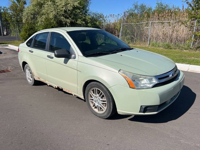 Used 2010 Ford Focus SE FWD image 3