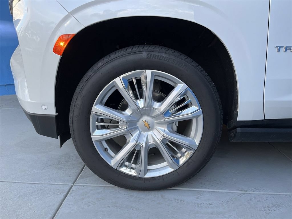 New 2024 Chevrolet Tahoe High Country w/ Advanced Technology Package AWD/4WD image 32
